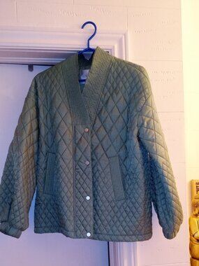 YAS vest. Très tendance confortable. Quilted Jacquet. Trendy and cosy fit.